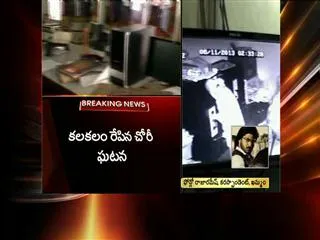 Theft in Shriram Chits at Khammam District Madhira - Sakshi