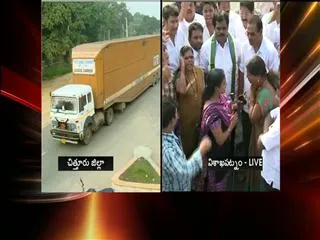 YSRCP leaders protests at highways in chittoor district - Sakshi