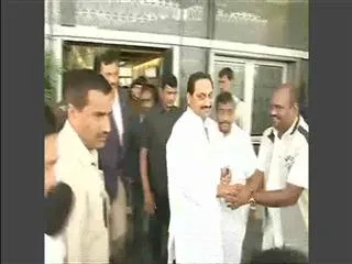 CM Kiran busy in signing at secretariat - Sakshi