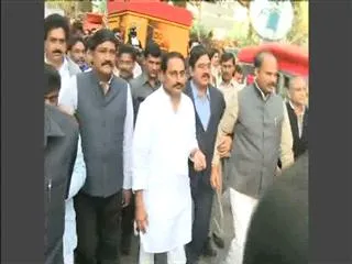 tomorrow is last day to kiran kumar reddy as cm - Sakshi