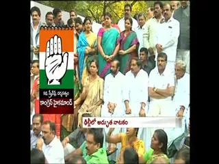 Kiran Kumar Reddy holds 'dharna' in Delhi - Sakshi
