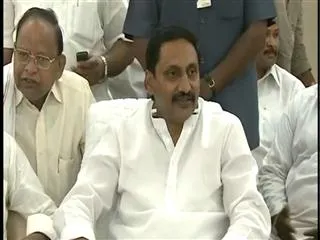 Concerns of Seemandhra people more important than party, says CM - Sakshi