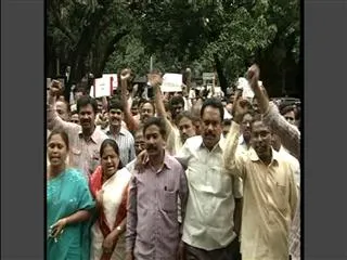 AP NGOs Samme Notice to CS on Samaikyandhra - Sakshi