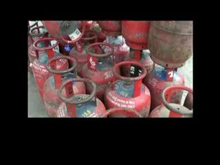 cap on subsidised lpg cylinders raised to 12 - Sakshi