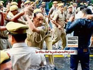 Delhi Police lathi charge on NSUI workers - Sakshi