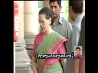 CM Kiran Kumar Reddy Meets Sonia Gandhi - Sakshi