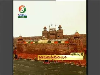 PM Manmohan Singh Hoists National Flag on Red Fort - Sakshi