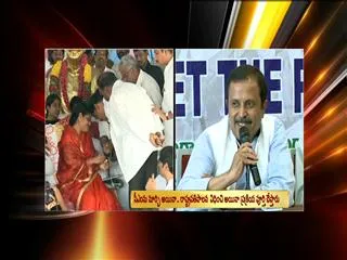 Vijayamma's hunger strike topice of discussion in Delhi - Sakshi