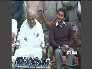 ys jagan press meet along with deve gowda - Sakshi