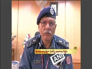 Railway tracks damaged due to heavy rains - Sakshi