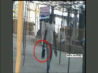temple eo reacts on workers like slave - Sakshi