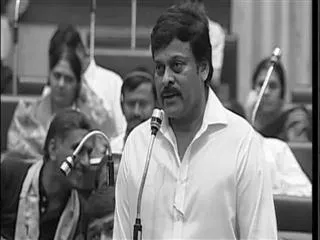 Face turning: Big Story on Chiranjeevi - Sakshi