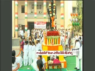 Telangana congress leaders takes on cm kiran kumar reddy at gandhi bhavan - Sakshi