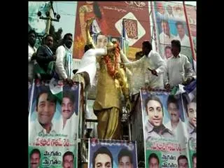 Mekapati goutham reddy visits srikalahasti - Sakshi