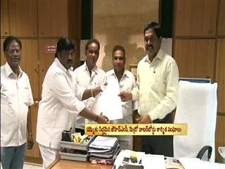 GHMC employees ready to strike - Sakshi