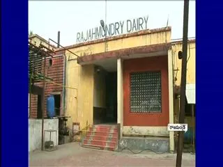 chandrababu naidu give shock to godavari dairy - Sakshi
