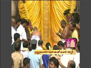 Governor Narasimhan to perform first prayer to Khairatabad Ganesh - Sakshi