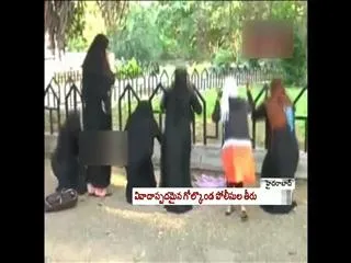 Hold ears and now squats: police to lovers at Golconda - Sakshi