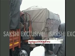 DCM van hits lorry in Batasingaram - Sakshi