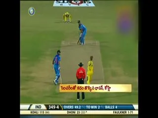 India vs Australia 6th ODI: Kohli's heroism snatches match from Aussies - Sakshi