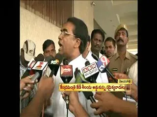 United agitators obstruct jd seelam - Sakshi