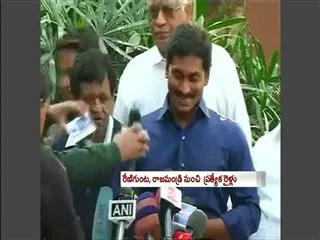 Jagan's YSR Congress to hold chalo delhi on today - Sakshi