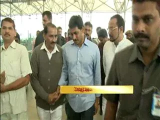 Jagan Reddy to meet Sharad Pawar in Mumbai for a united Andhra Pradesh - Sakshi