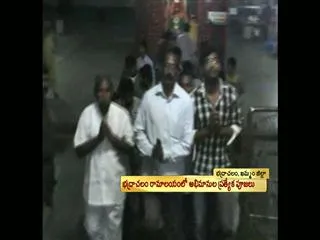 All religious prayers continue unabated for jagan release - Sakshi
