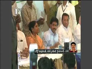 YS Jagan asks party cadre to concentrate on voter enrollment - Sakshi