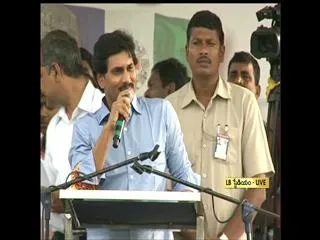 ys jaganmohan reddy says sonia gandhi is ignorant of andhra history - Sakshi