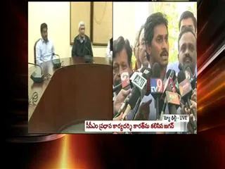 Jagan Mohan Reddy meets Prakash Karat - Sakshi