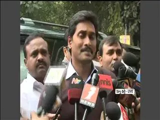 Jagan meets Rajnath, seeks support for 'Samaikyandhra' - Sakshi