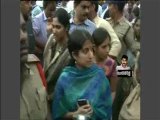 YS Bharathi reached the Osmania hospital - Sakshi