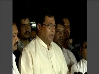 T leaders welcomes Cabinet decision on Telangana - Sakshi
