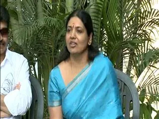 Arrest warrant issued to Jeevita Rajasekhar - Sakshi