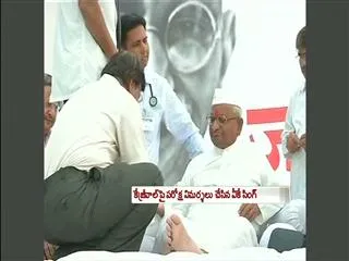 Spat between VK Singh, AAP deepens divide with Anna Hazare - Sakshi