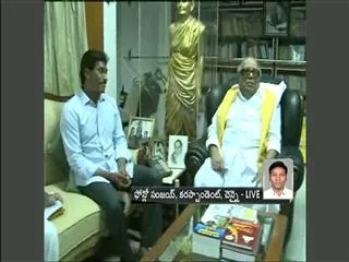 Jagan meets Karunanidhi, explains problems of bifurcation - Sakshi