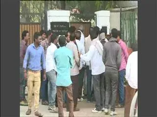 tension at kavuri sambasiva rao house - Sakshi
