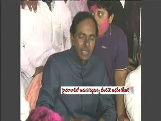 Grand Welcome to TRS Chief KCR in Hyderabad - Sakshi