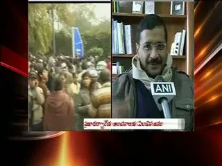 Chaos at 'janta darbar', Arvind Kejriwal leaves mid-way - Sakshi