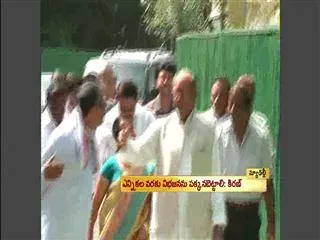 congress will suffer in seemandhra if government moves furthur on state bifurcation tells kiran - Sakshi