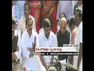 kiran kumar reddy mouna deeksha at jantar mantar - Sakshi