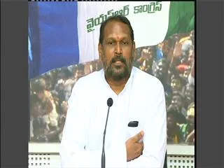 Vijayamma faces Telangana ire in Khammam - Sakshi