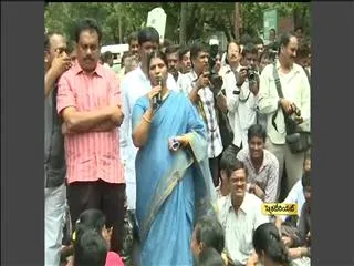 Lakshmi Parvathi Live Speech From Secretariat - Sakshi