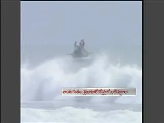 Relief for Andhra as cyclone Lehar weakens - Sakshi