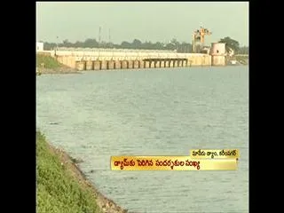 Manair Dam in full flow in Karimnagar - Sakshi