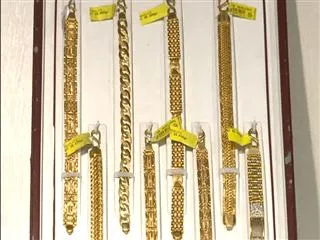 Men Becomes Interested in Buying Gold Ornaments - Sakshi