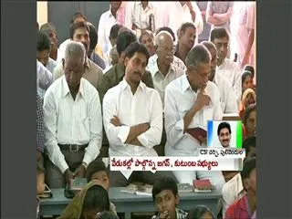 YS Jagan Christmas prayer @ CSI Church, Pulivendula - Sakshi