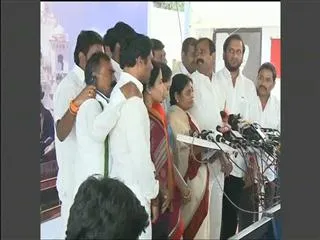 Assembly speaker rejects to give mike to ys vijayamma - Sakshi