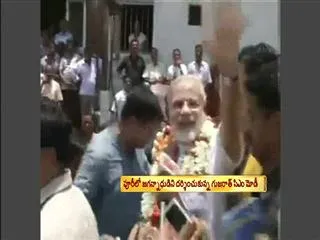 Modi visits Puri Jagannath temple - Sakshi